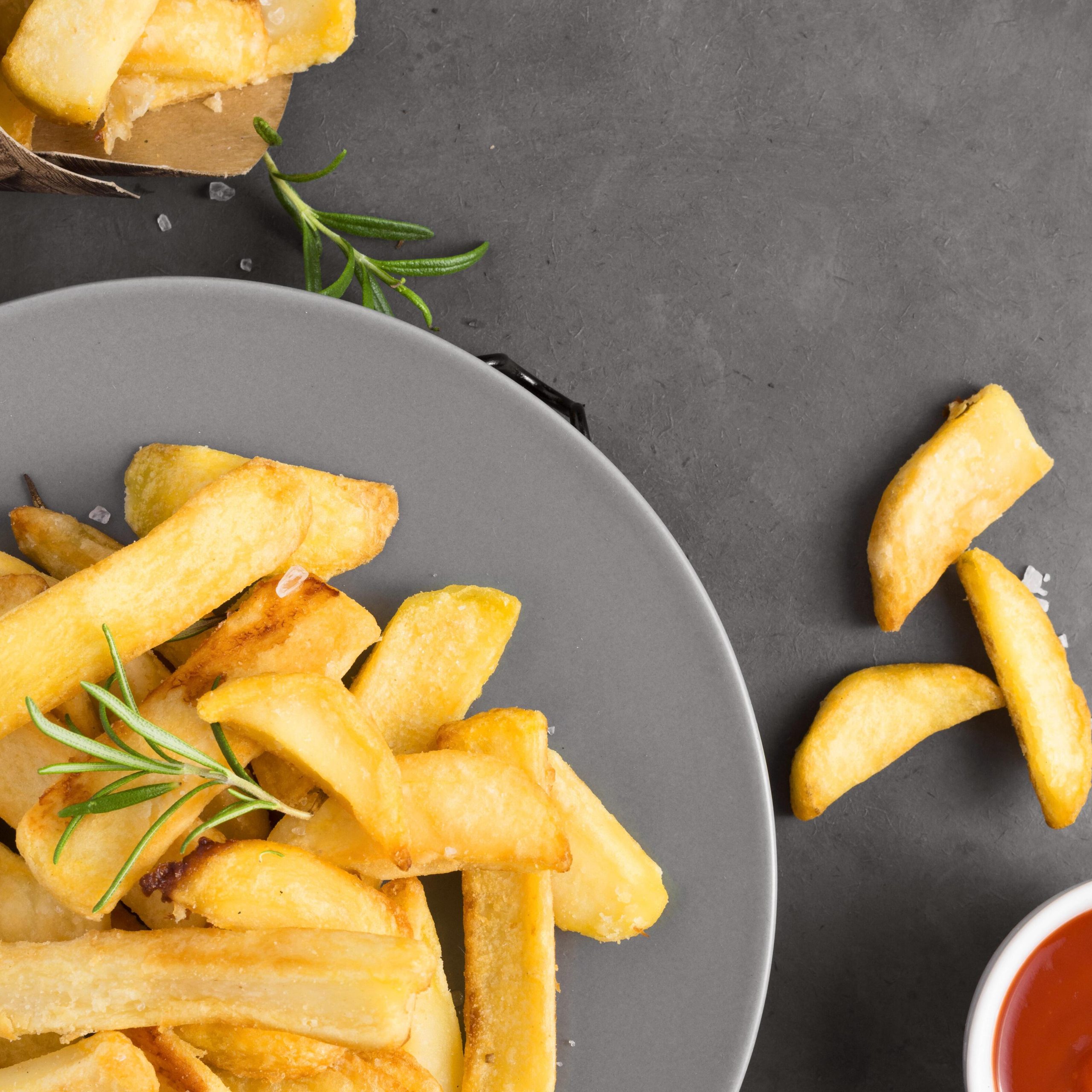 flat-lay-french-fries-plate-with-ketchup (3) (1) Картопляні Діпи McCain Заморожені Ярофрут Клас А